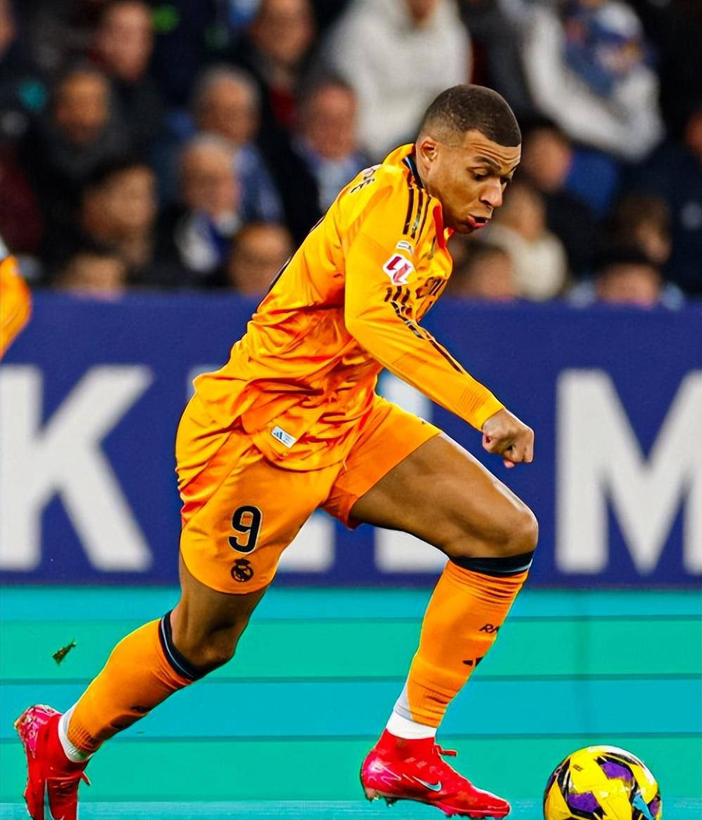 西班牙队在大赛中取得连胜,豪取三分继续领跑 西班牙队在大赛中取得连胜,豪取三分继续领跑