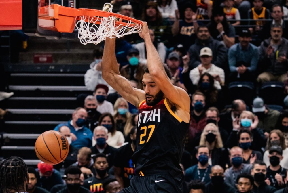 爱游戏APP-爵士主场被完败，高位战绩遭瓦解的简单介绍