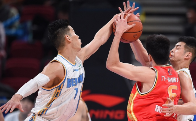 八一队主场击败福建队，发挥稳定