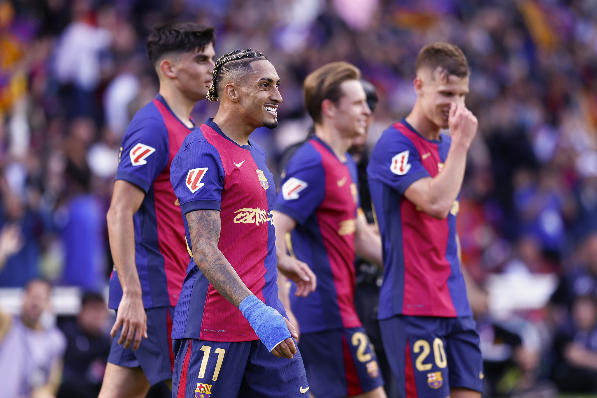 爱游戏体育-巴塞罗那憾负皇马，遭遇赛季首败