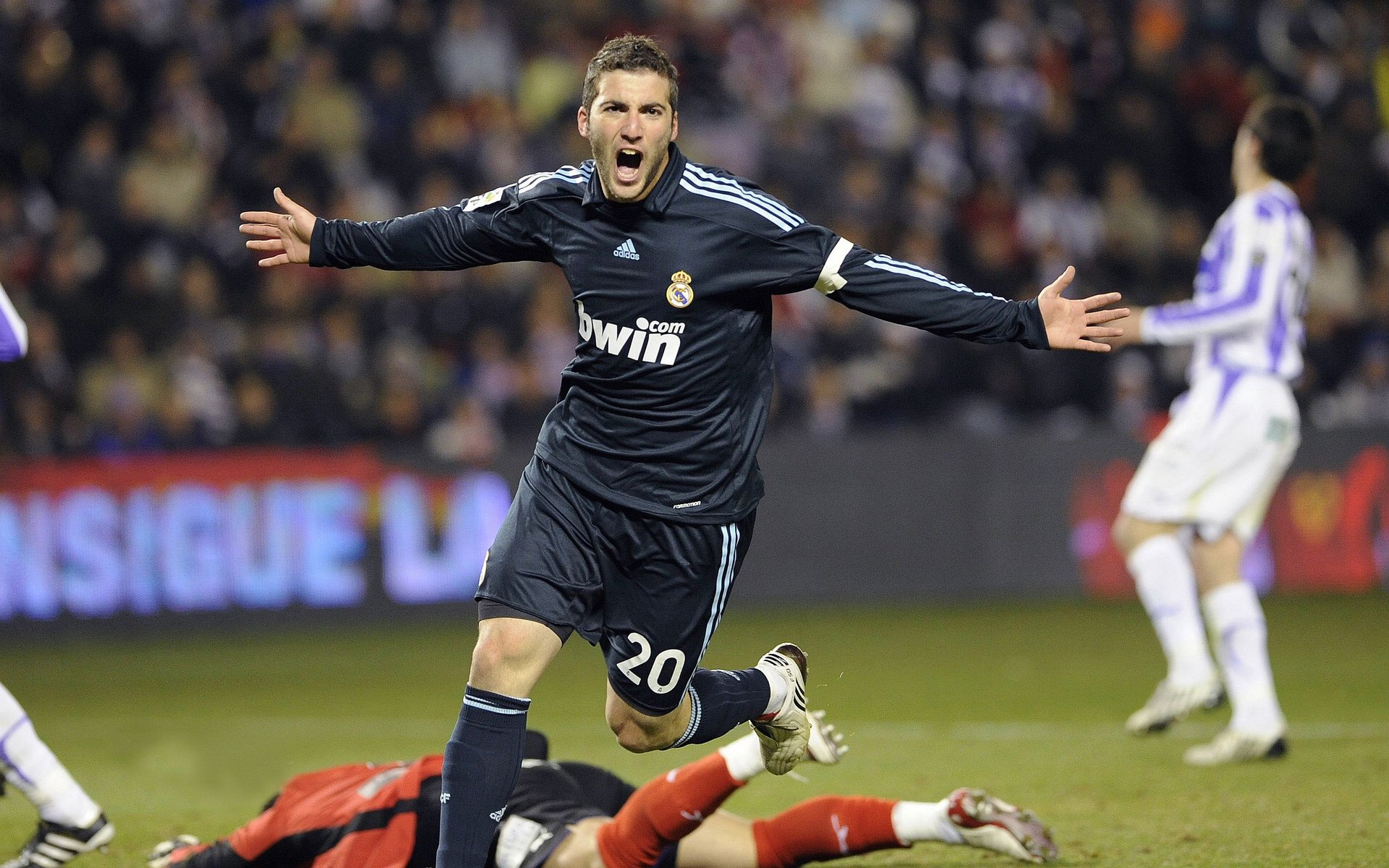 萨拉赫爆发，罗马强行终结多特蒙德，一场战术与意志的较量