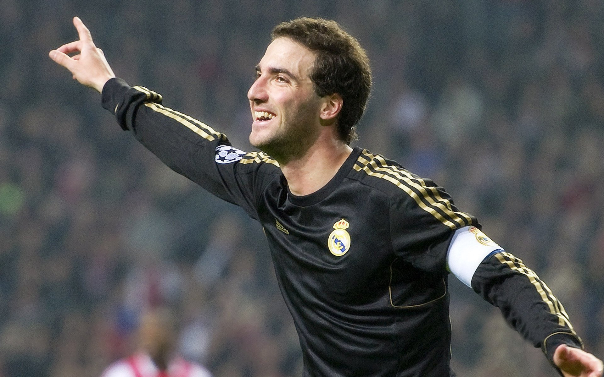 佛罗伦萨的绝杀与奥纳纳的接管，当体育成为跨越文化的叙事